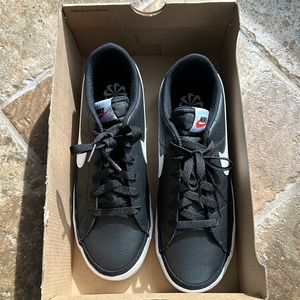 Nike Court Legacy men’s 8/womens 9.5
